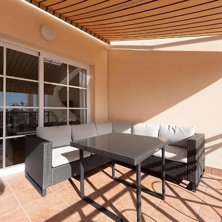 Terrace & Pool Hideaway דירה