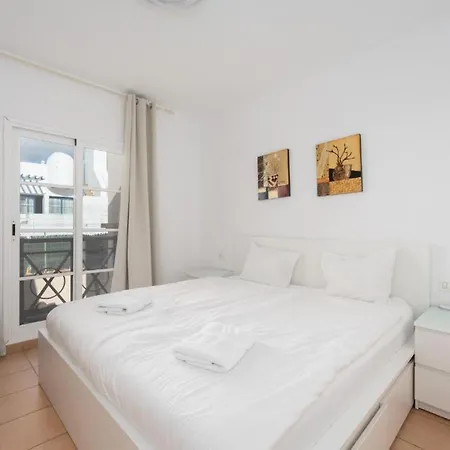 דירה Terrace & Pool Hideaway *